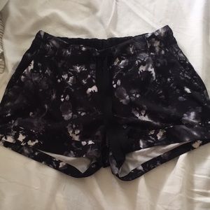 Lululemon spring breakaway shorts